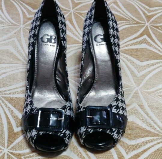 Gianni Bini Black And White Hounds Tooth And Patent Open Toe Shoes 