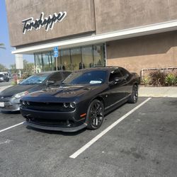 2019 dodge Challenger Sxt 