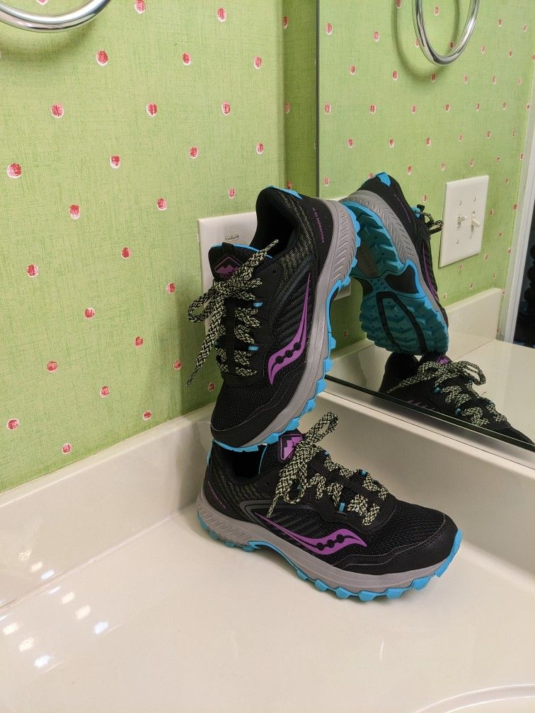 WOMEN'S SAUCONY SIZE 7.5