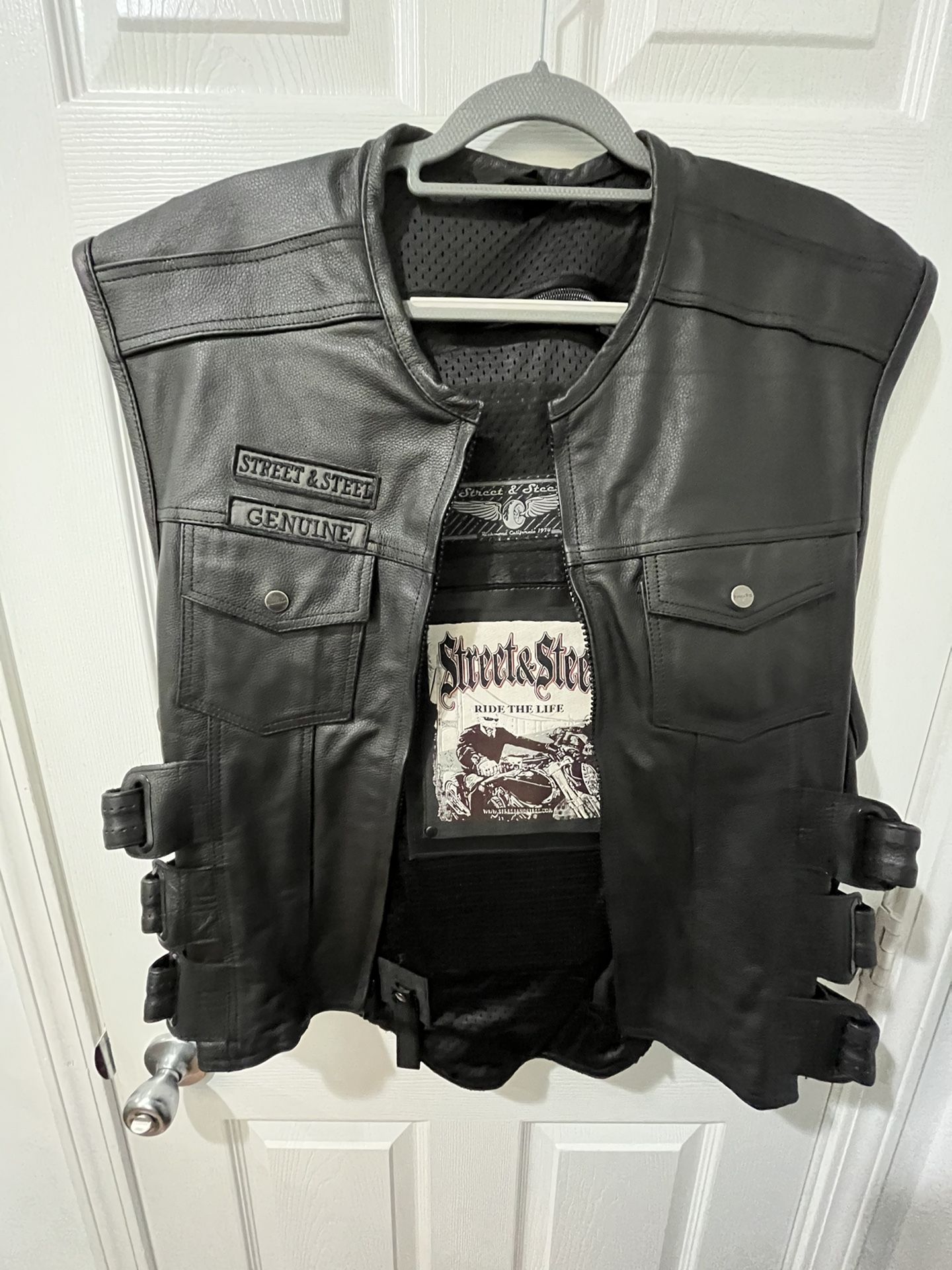 New Motorcycle Leather Vest (large)