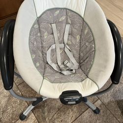 Graco Baby Swing, Free Nursing Pillow