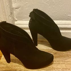 Black GUESS Bootie Heels Size 9M Women's 