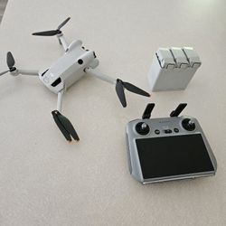 DJI MINI 4 PRO Fly More Package 