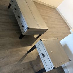 Coffee table and end table matching wood set 
