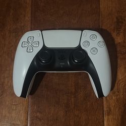 “PS5 DualSense Controller – FOR PARTS / NOT WORKING (overheats, won’t power on)