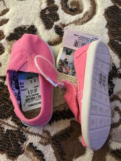 Toddler pink toms