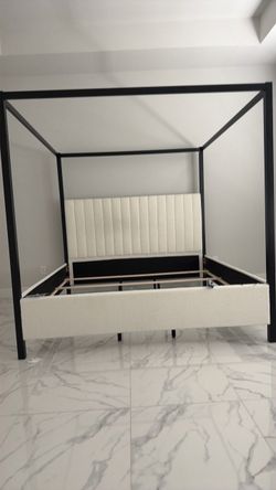 King size canopy bed