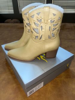 NIB VOLATILE Women's Esther Western Boot Women’s size  9