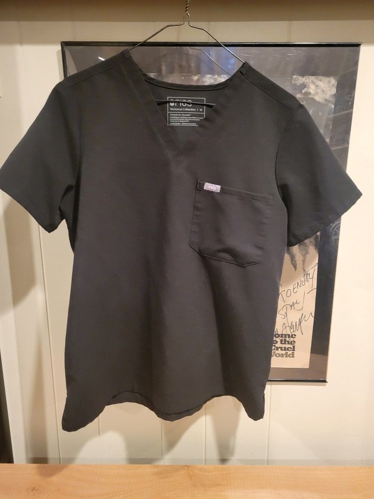 Figs black scrub top M