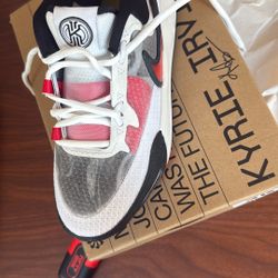 Kyrie 8 GO