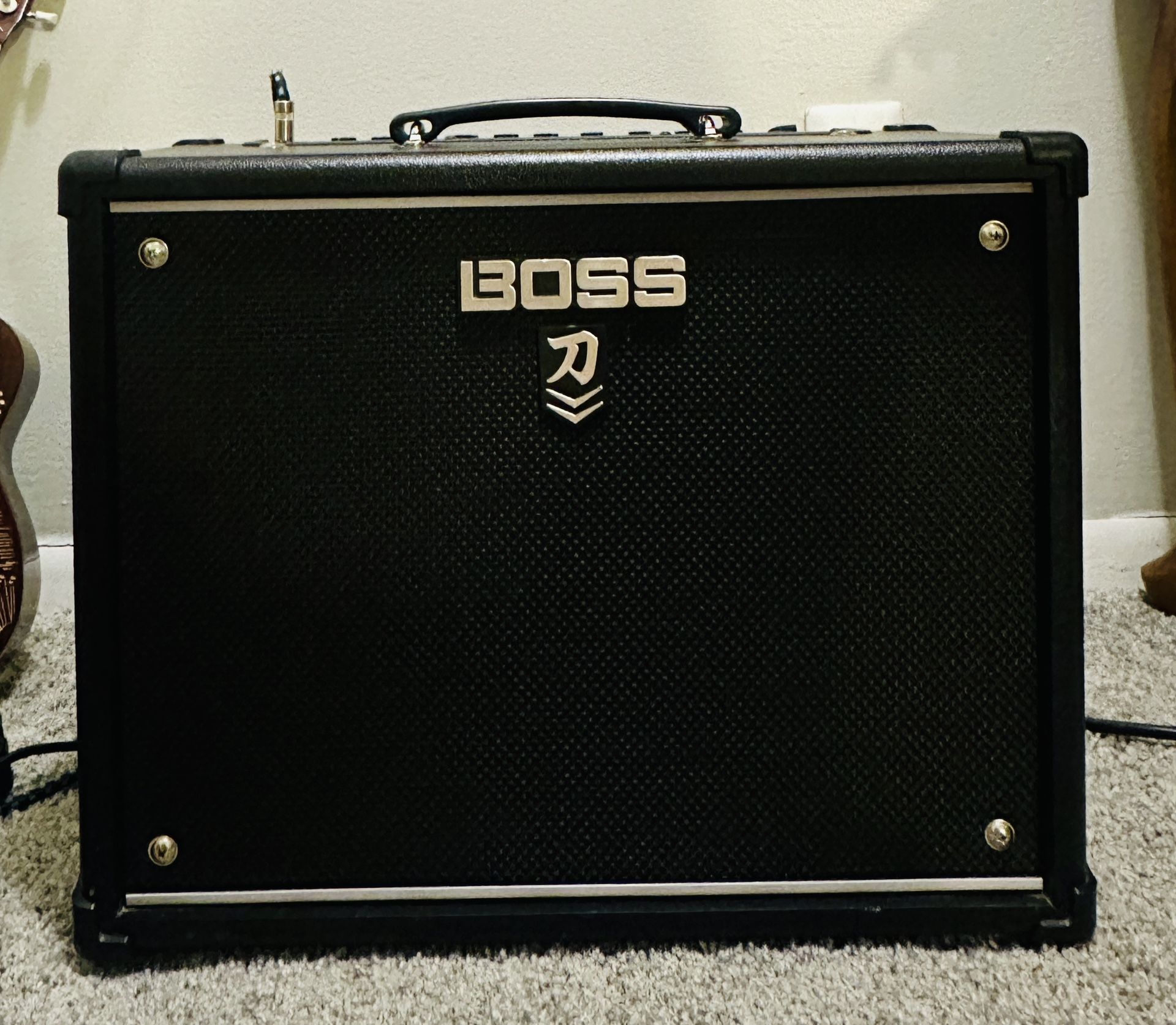 🎸 Boss Katana MkII Guitar Amp + Foot Pedals +Lead wires – Like New! 🔥 Barely used, only for a few gigs 💯 Great condition – sounds powerful & clear