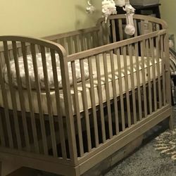 Crate & Barrel’s Land of Nod Wooden Baby Crib - Great Condition