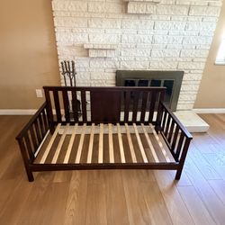 Toddler bed FREE