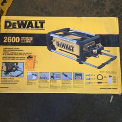 DEWALT 2600 PSI 1.1 GPM 15 Amp Cold Water Electric Pressure Washer with Internal Equipment Storage