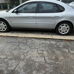 2004 Ford Taurus 