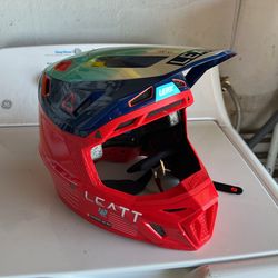 Leatt 8.5 Moto Helmet