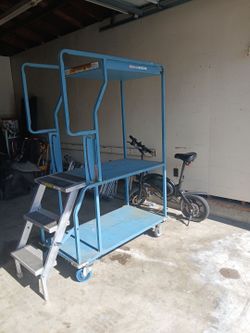 Stock rack with steps