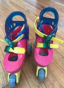Adjustable rollerblades for kids