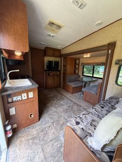 Travel trailer RV with Slide-Out