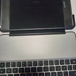Belkin - QWERKY Keyboard for IPad - Tablet eReader