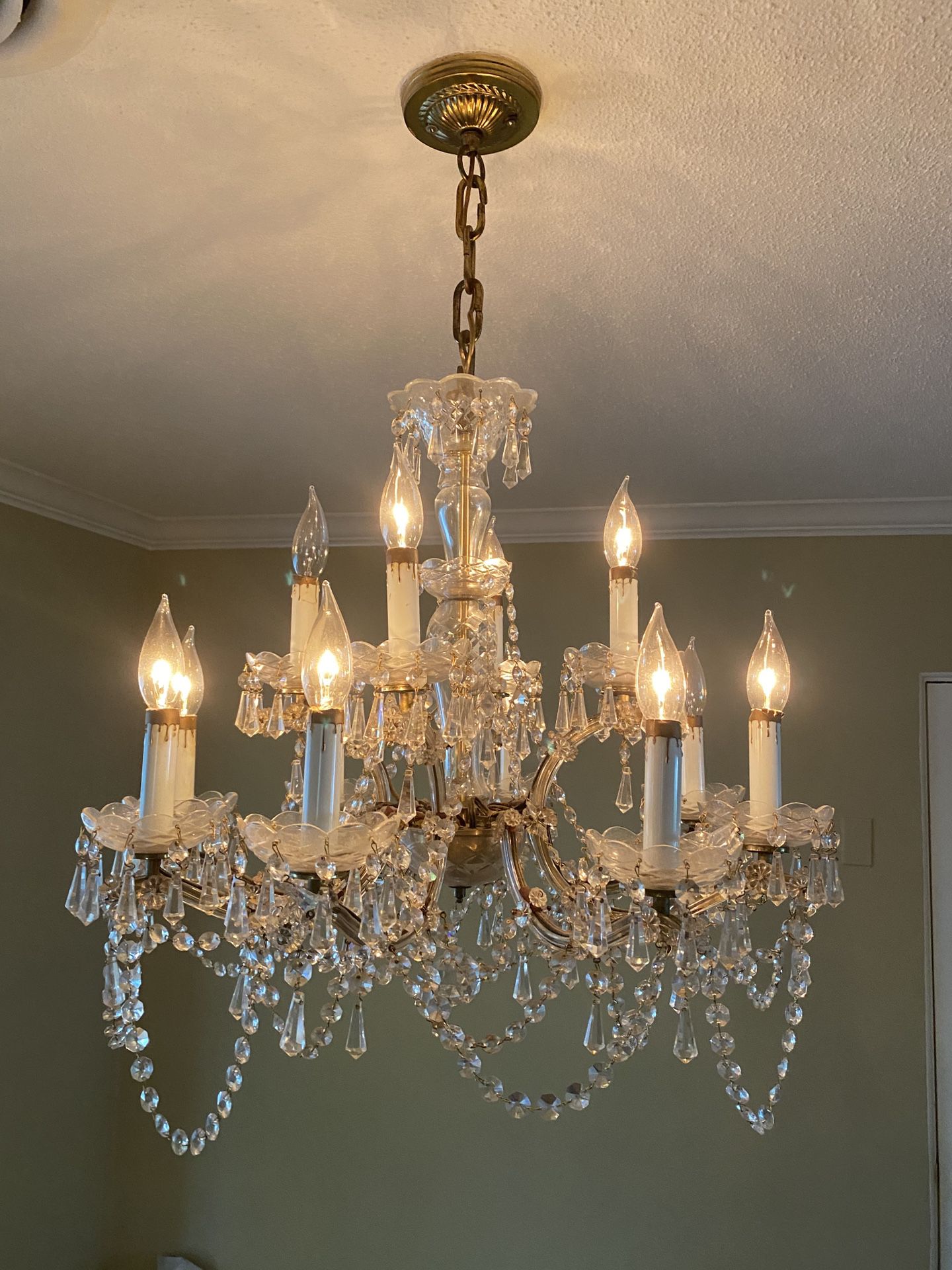 FREE chandelier - must be able to disconnect yourself