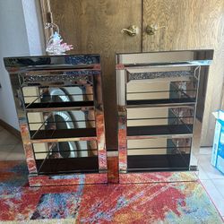 2 Mirrored Stands