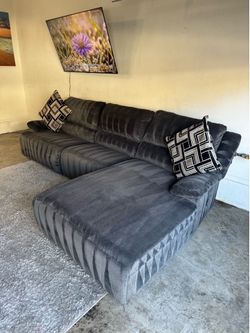 * Like New * Living Spaces 3pc Modular gray recliner sectional sofa ( Free Delivery )