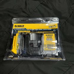 New Dewalt  20-Volt  Power stack Compact Battery  and Charger Kit New