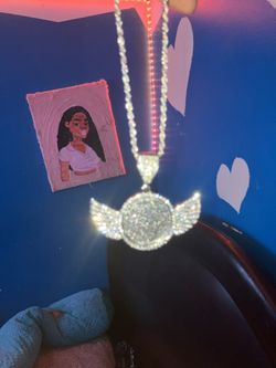 Winged Picture Necklace And Pendent 