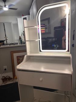 White Lighted Vanity – 3 Settings