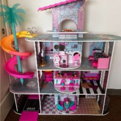 L.O.L. Surprise! OMG Fashion House Playset