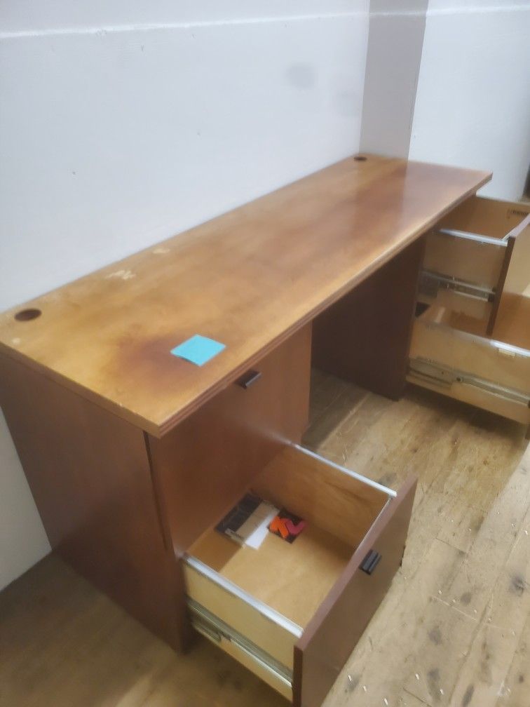 OFFICE TABLE, EXECUTIVE DESK (HOME98)