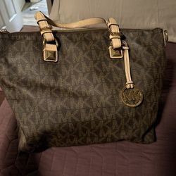 Michael Kors Tote With Zipper