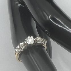 14 K Solid Gold And Diamonds Ring