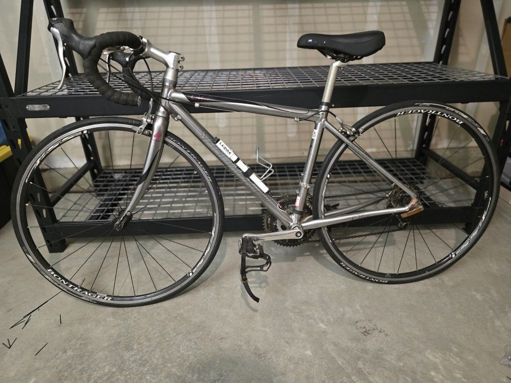 Specialized Dolce Road Bike 48 cm (Womens)