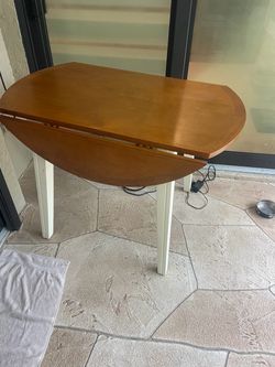Table w/2 chairs