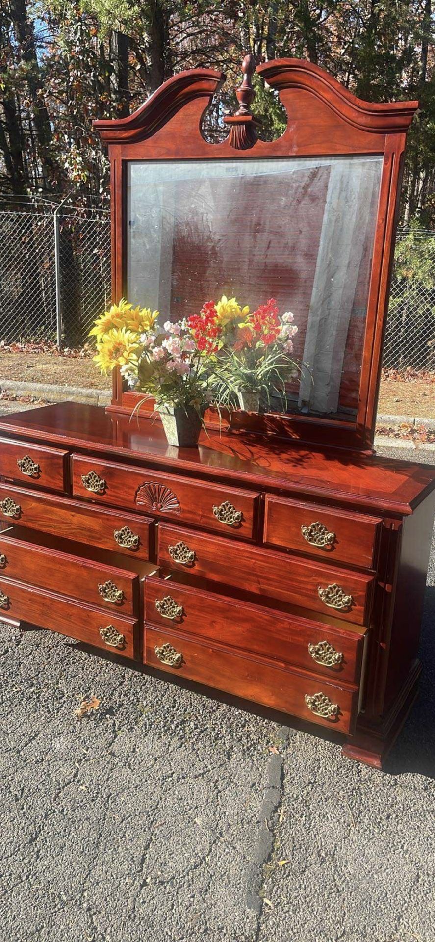 Modern Solid Wood Long Dresser With Big Drawers, Big Mirror. Drawers Sliding Smoothly. Delivery Available. Se Habla Español