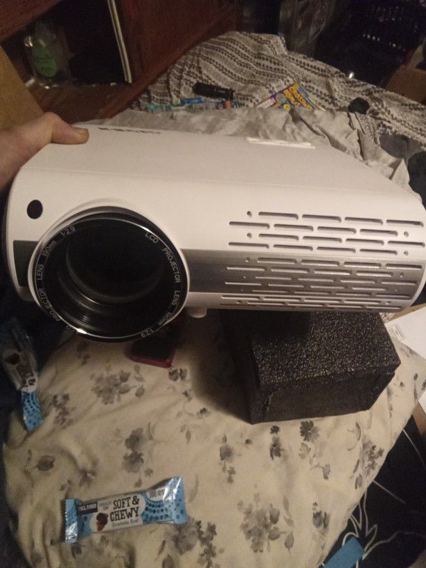 Yaber Y30 LED Projector
