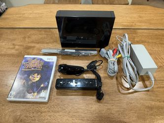 Nintendo Wii Console Black RVL-001 w/ Wii Remote, Nunchuck, Cords, & Game 
