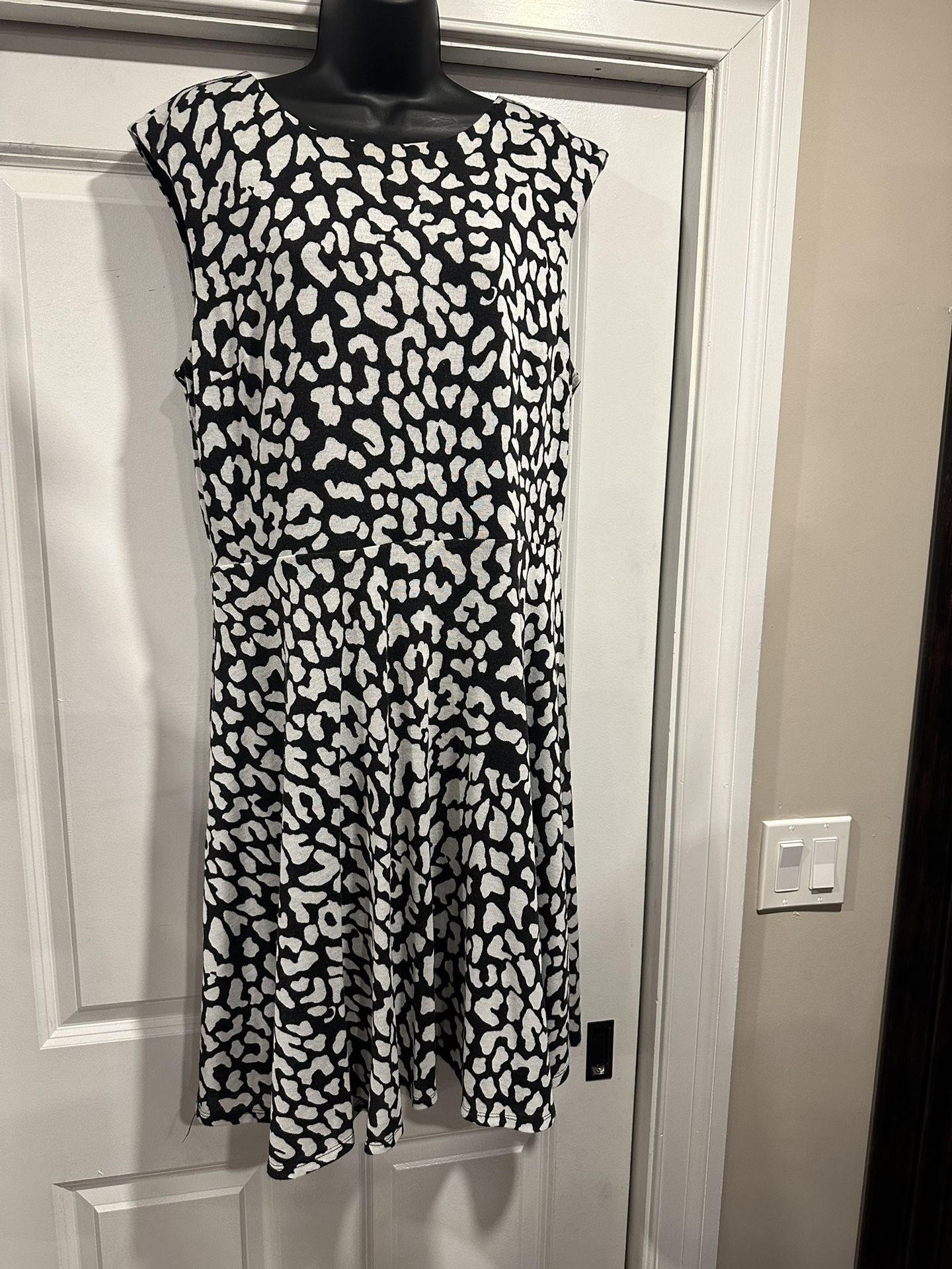 Monochrome Animal Print Sleeveless Dress