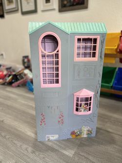 Dollhouse ((Garage sale))