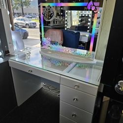 Brand New Vanity 5 Drawers White Acrylic With Hollywood Mirror Hello Kitty $799