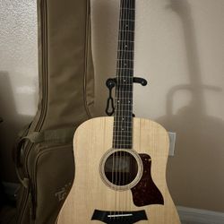 Acoustic Guitar  Taylor Academy 10e 🎶