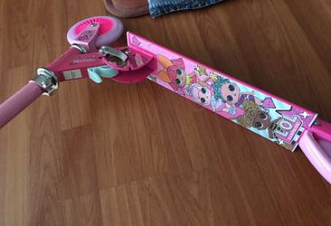 LOL Surprise Dolls fold in scooter