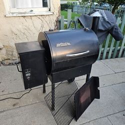 Heavy duty vintage Traeger, from the early years, rubust design before they went cheap, runs strong