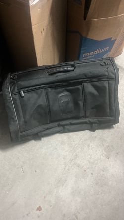 Samsonite black garment bag in