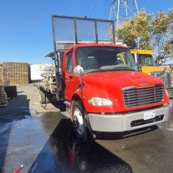 2013 Freightliner M2 106