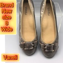 Vaneli front Buckle Gold very Comfortable Flats size 8 wide NEW