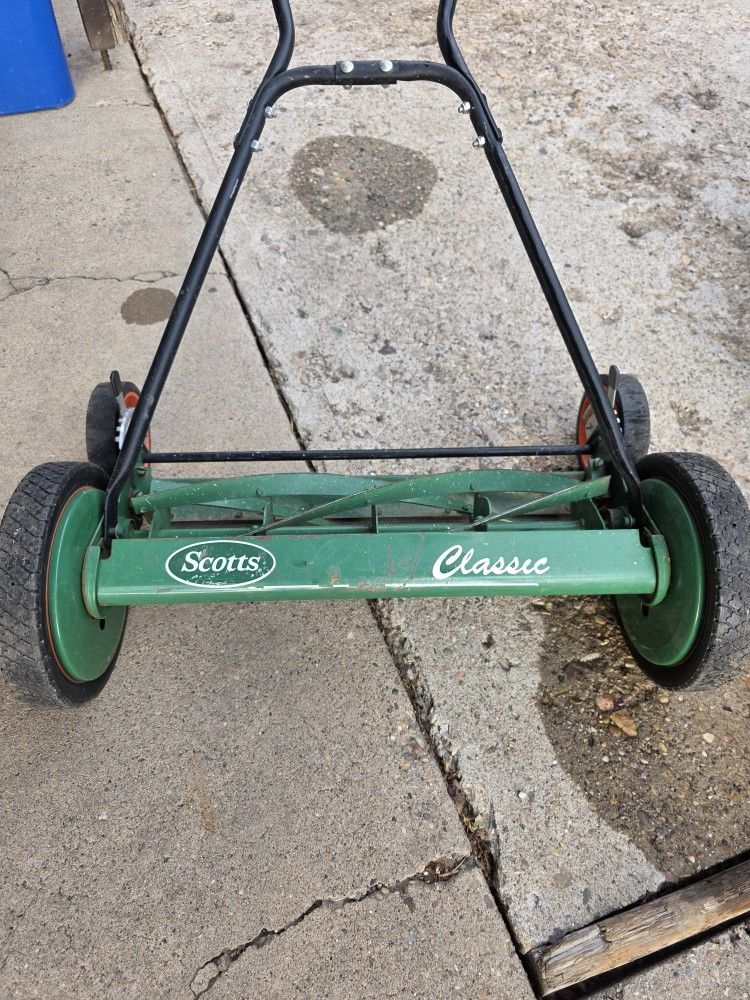 Scotts Classic Push Reel Lawn Mower - Eco-Friendly & Quiet!
