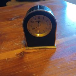 REDUCED. Vtg. Howard Miller Black And Gold Clock.